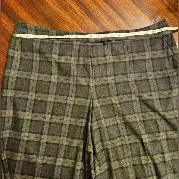 Lane Bryant Gray Plaid Flat Front High Rise Wide Leg Trouser Pants Size 22R EUC - Picture 3 of 9